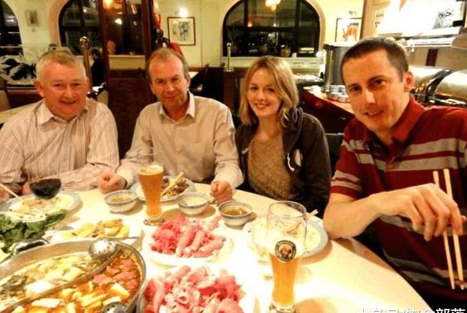 外国人在中国人数图片