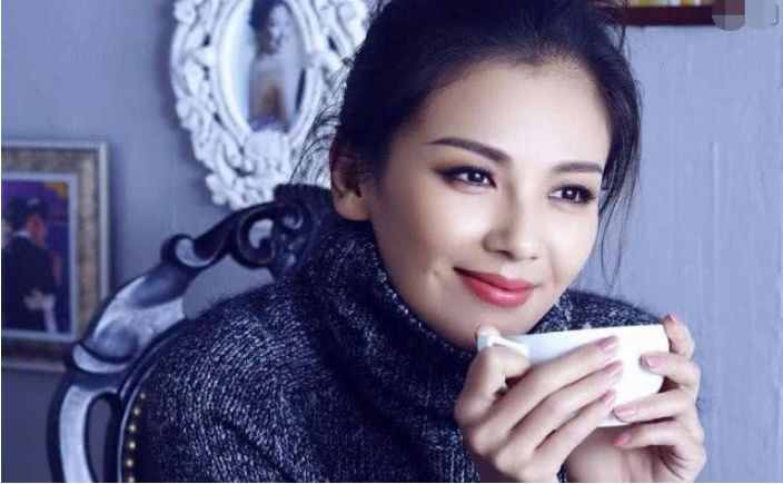 韩红直接公布明星捐款名单,网友:我们似乎看清