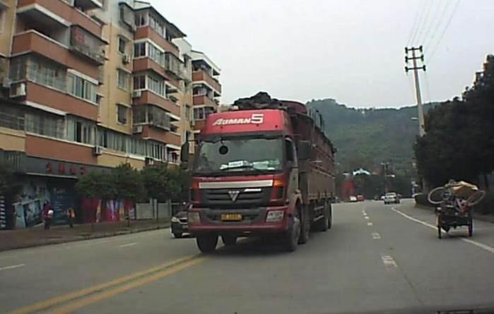 道路上的双黄线和单黄线有何区别?不懂怎么看