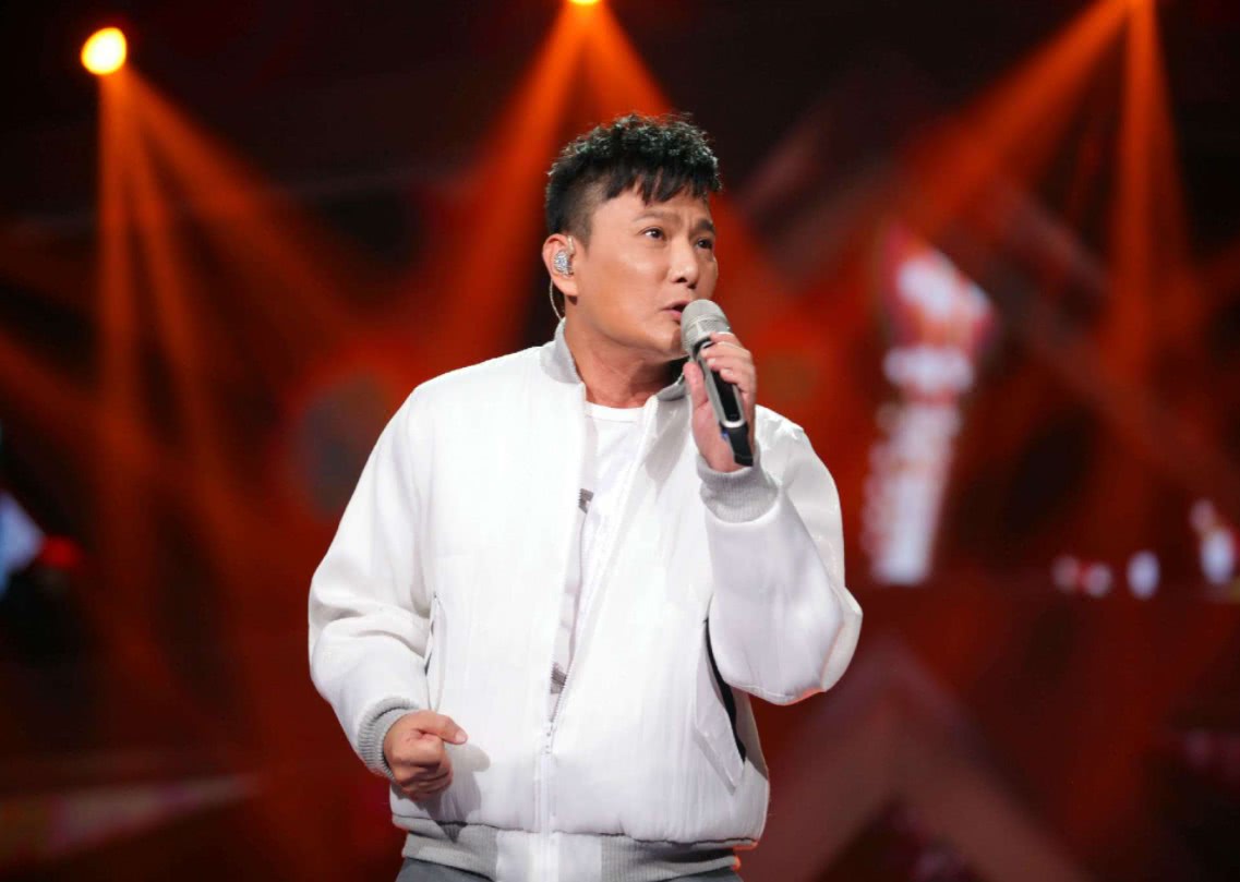 至今不娶的大龄男星,费玉清洁癖严重,而他56岁