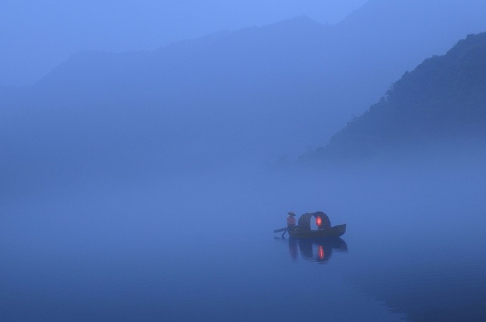 红烛夜行舟孤独使人愁