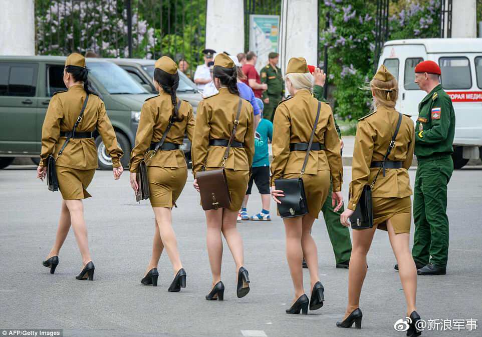 一大波美女来袭!俄罗斯胜利日阅兵式女兵风情万种