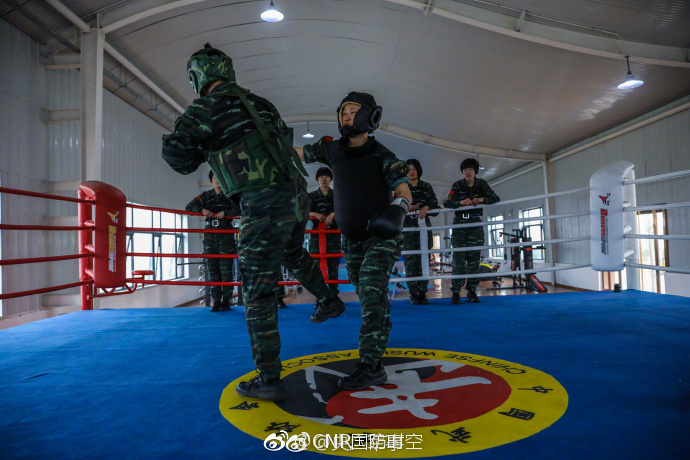 直击现场报道：女生大学里特殊按摩是否真真的安全