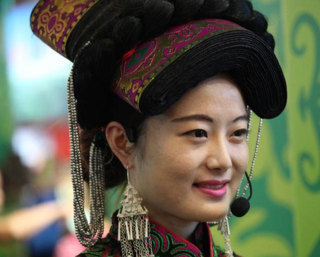 实拍来自四川大凉山的彝族美女（图）