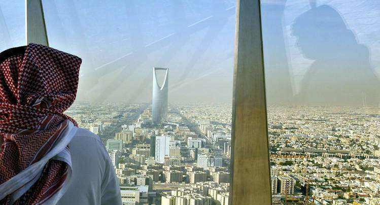 石油有采完的一天,沙特、阿联酋为何不发展工