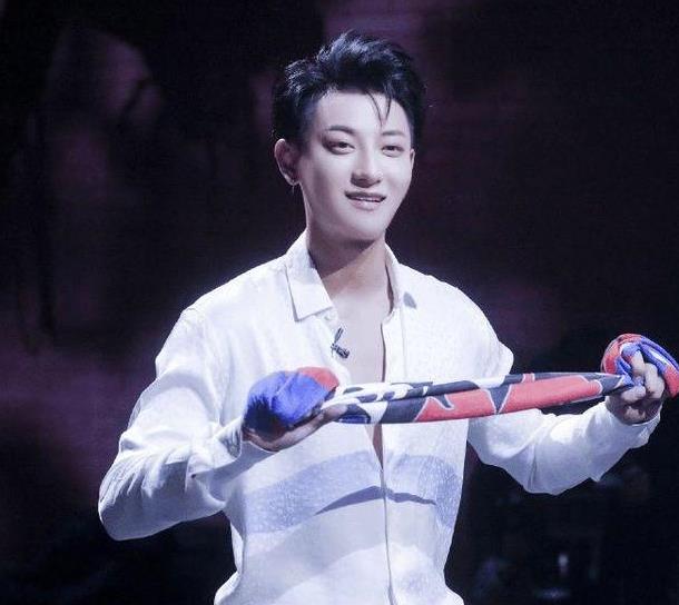 《这就是街舞》女学员被淘汰,当场翻脸,韩庚只