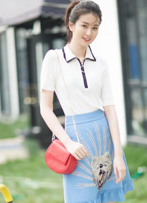 温柔清新的淑女乔欣,讨人喜欢的可爱女孩穿搭时尚感十足
