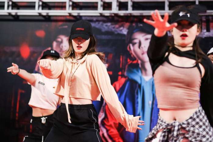 《热血街舞团》剪辑明显偏向这一队,黑幕和《