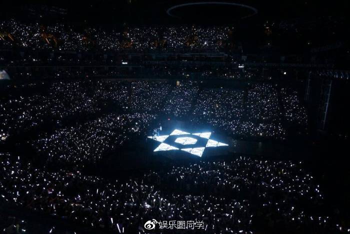 EXO澳门演唱会,让爱丽感动的一幕出现了,满场