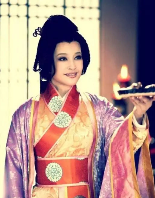 此女出生被抛弃，谁料一生被六位皇帝宠爱，年近花甲还迷倒李渊