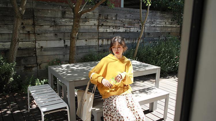 出游季, 卫衣搭裙子舒适又美腻