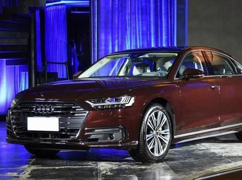 还没上市就让7系和S级发愁！外观更动感内饰7块屏幕，95万起售！