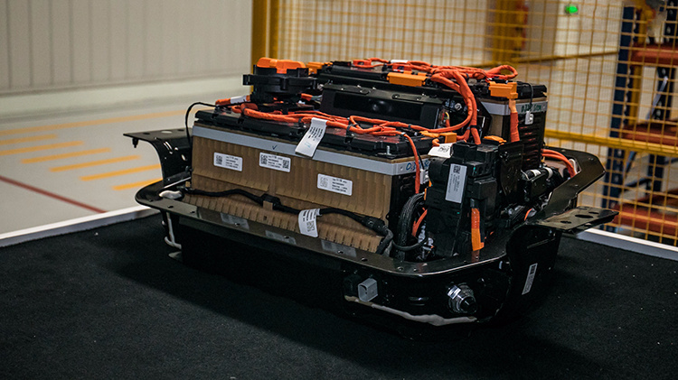 被火烧，被水泡，还要被挤压 邦老师揭秘别克VELITE 6电池之谜