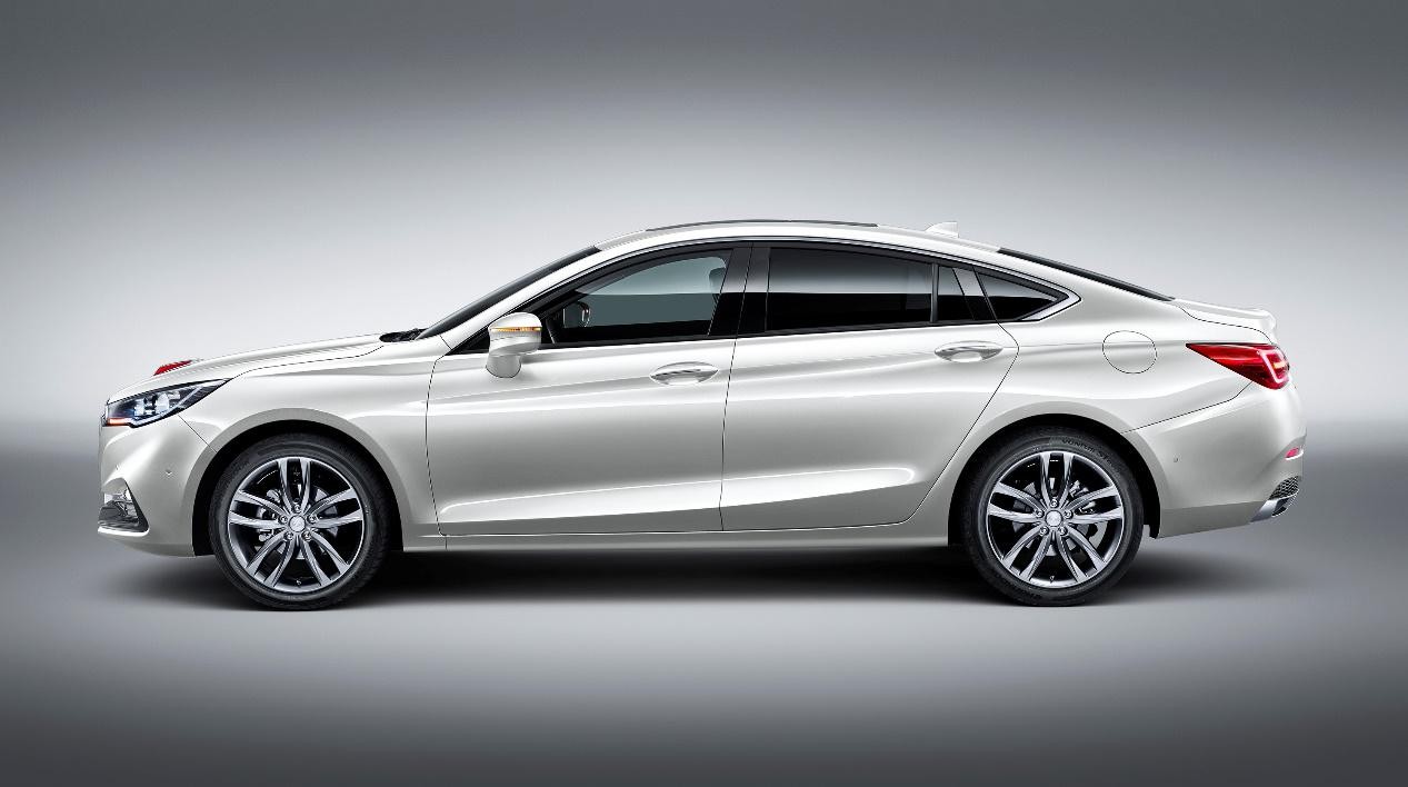 对标ABB中高级轿车 试驾红旗H5感受不一样的红旗品牌