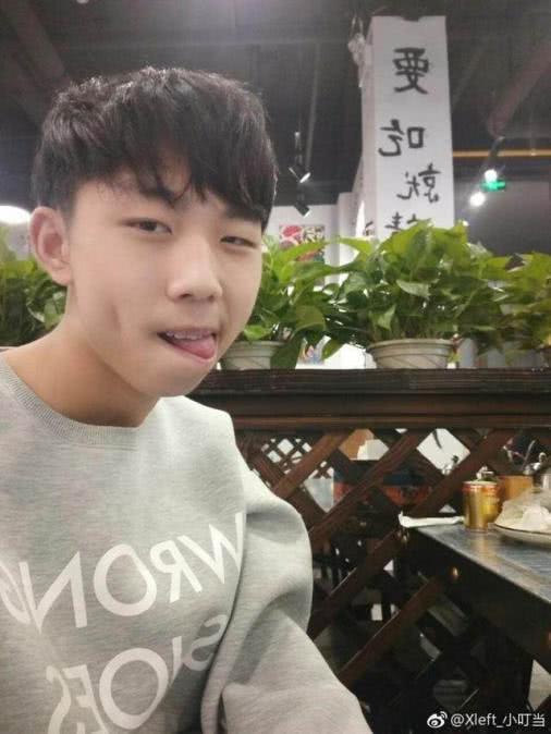 16岁天才吃鸡少年小叮当新合同2000W 签约金