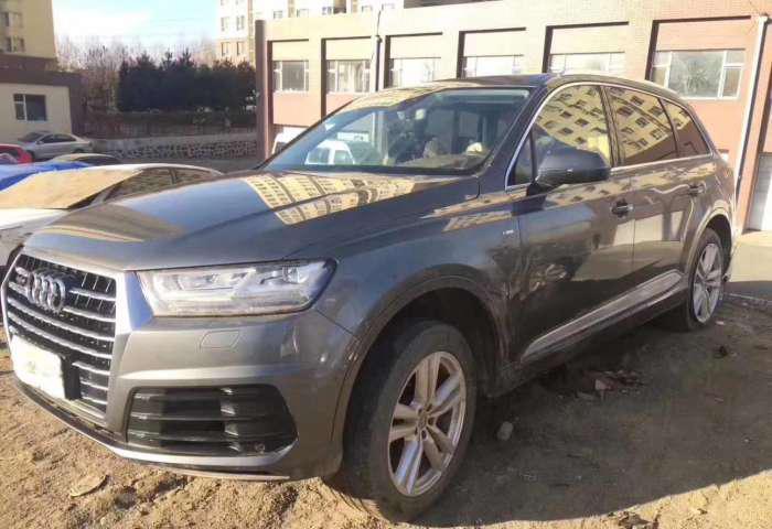 朋友花9万买了一辆水淹奥迪Q7, 放到租车行两个月回本