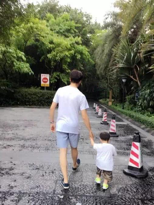 曾与姚笛相恋7年，因买不起婚房被甩，今娶美娇妻过成这样