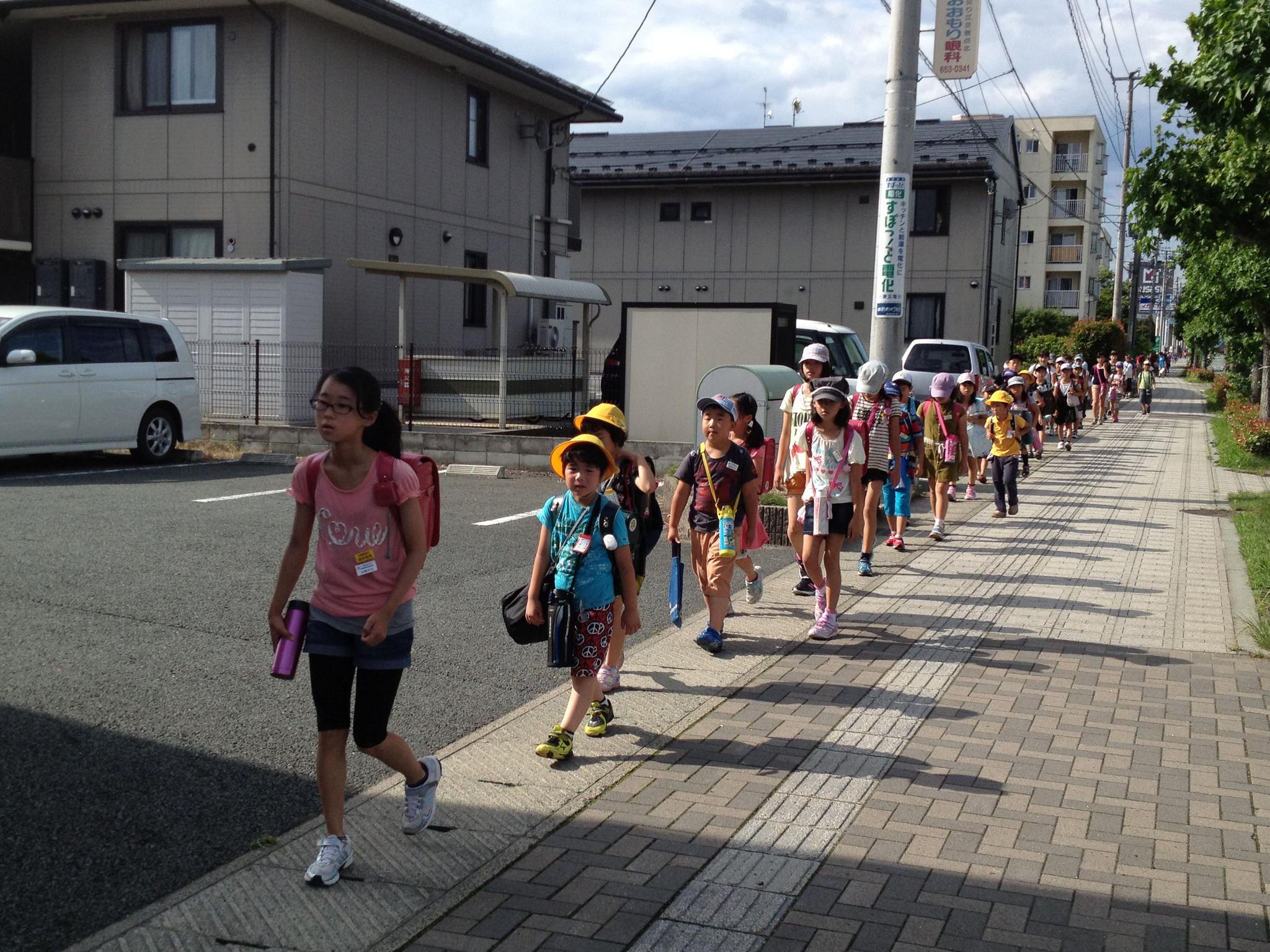 日本三岁小孩为何可以独自上学?