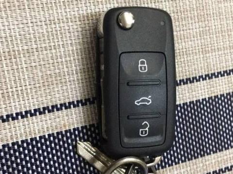 小姨刚去订了起亚K3，得知我老公提了这车，果断就去退了！