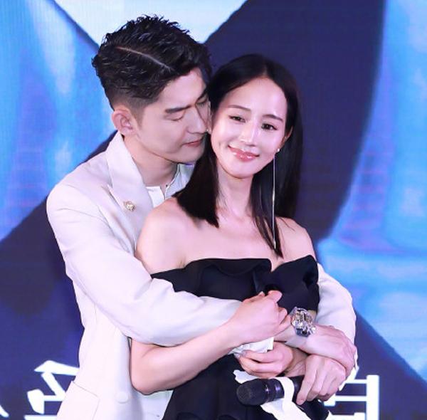 张钧甯被强抱表情尴尬张翰占尽便宜享受到无法自拔