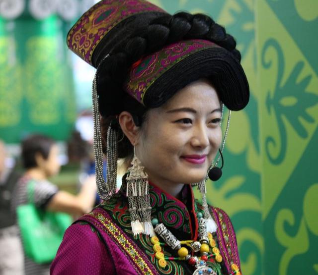 实拍来自四川大凉山的彝族美女（图）