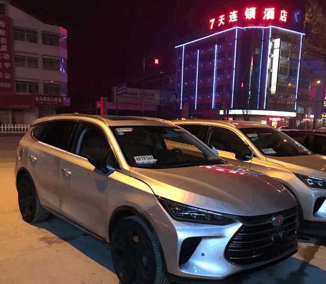 路上偶遇比亚迪唐二代，全新设计充满力量感，13万起，质感超奥迪