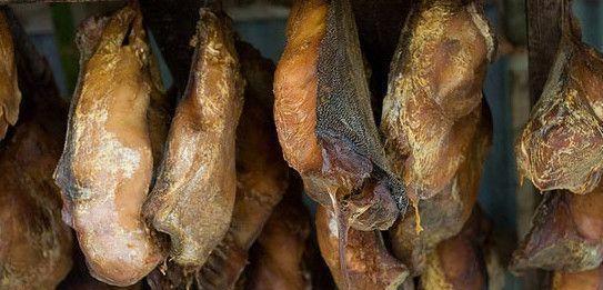 冰岛人的黑暗料理臭鲨鱼肉: 制作过程类似中国