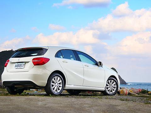 感受老款梅赛德斯奔驰A180的外观设计