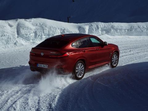 翻山越岭野性十足，全新宝马X4亮相日内瓦车展