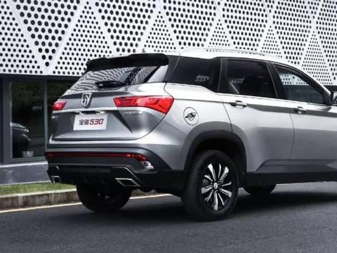 宝骏终于将那个驴头车标换了 新车立马有豪华车的感觉