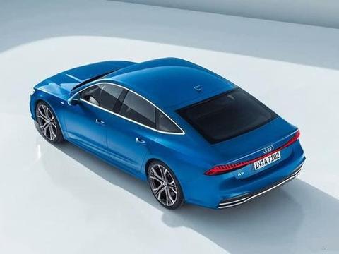 全新奥迪A7，从尾标就能看出是2.0T车型，百里加速5秒3！