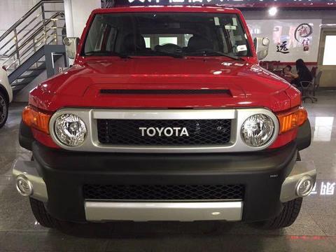 丰田FJ酷路泽4.0在许多方面继承了FJ40的经典所向披靡