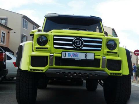 迪拜土豪又火了！上亿的奔驰改装SUV上路，回头率百分百。