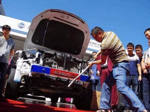 现场砸、车门站人，这些路数让你冲动掏钱包了吗？