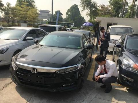 全国首台十代本田雅阁到店，这外观比凯美瑞帅太多，仅售17万