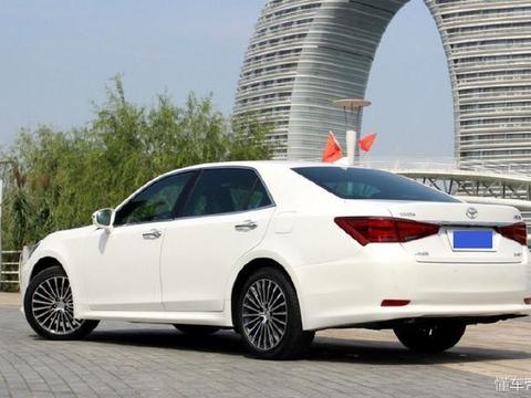 被埋没的豪华C级车，长5米配11气囊，2.0T提速7s