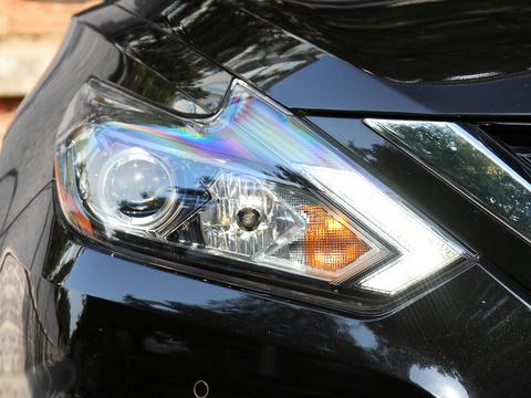 4米9车身油耗才5毛，不到16万标配LED+5气囊，被称“移动沙发”