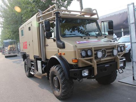 在新疆，因为这个大块头的存在，陆巡都只能沦落为工具车