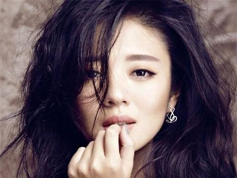 一直排斥豪门，却嫁百亿老公，6天就花21万，今开奥迪R8惹人羡！