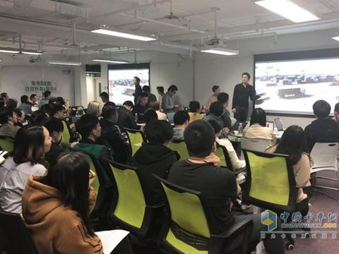 当图森未来遇见德龙X6000 全球首个无人集卡车队诞生