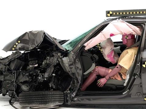 本田雅阁与日产天籁碰撞测试大比拼，究竟谁比较强？