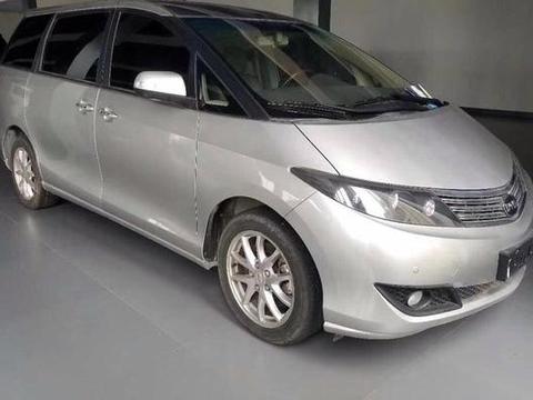 偶遇比亚迪M6库存车，工作人员：外观不帅但空间够大，6折处理