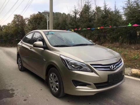 偶遇一批现代瑞纳库存车，工作人员：全是自动挡，统统6折处理