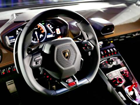 全球方向盘最酷的4大跑车，兰博基尼垫底，第一名充满着霸气感