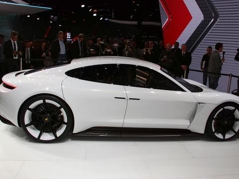 绝对的特斯拉杀手！保时捷电动跑车狂拽炫酷吊炸天！