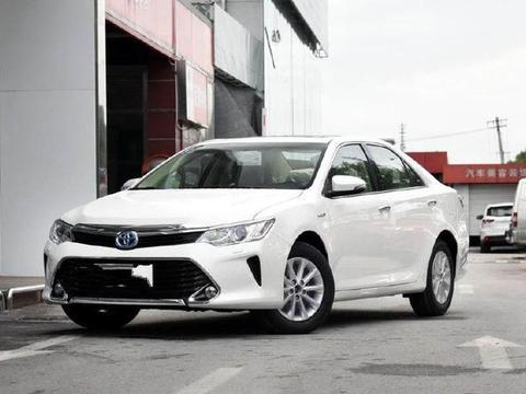 脑子一热18万提全新凯美瑞，油耗低档次高，朋友都说比帕萨特值