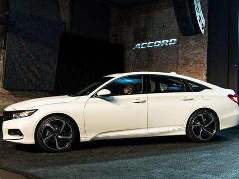 新款凯美瑞还未站稳脚，全新雅阁来了，2.0T配10A, 成上班族首选