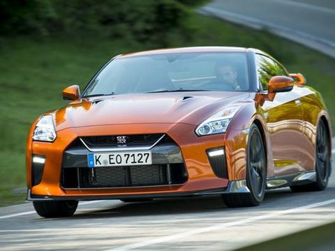 听说这台日产值200多万，大伙都不信，看完实车都流口水了