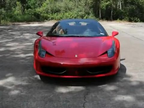 用大铁锤抡一辆法拉利458会出现什么情况？结果有点意外