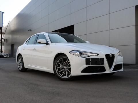 运动与生俱来，颜值褒贬不一，30万纯进口轿跑比BBA逼格还高！